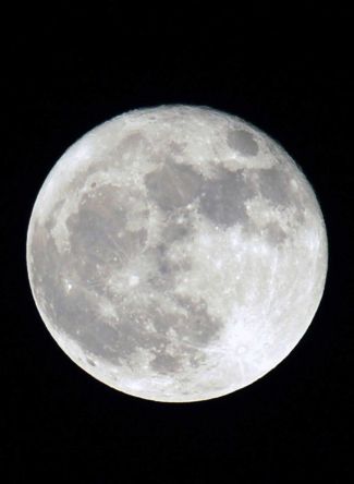 foto nocturna de la luna